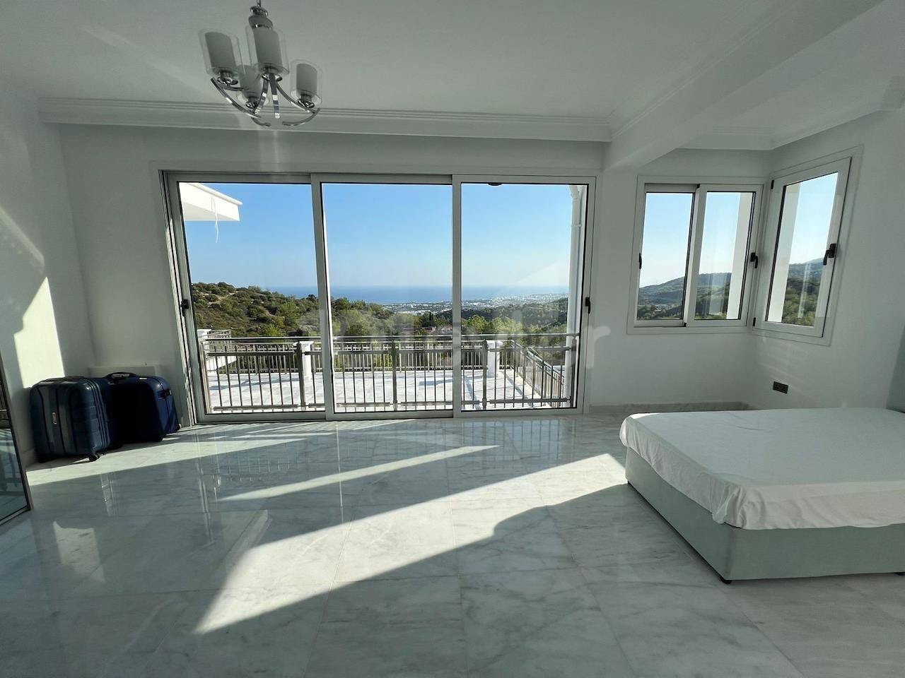 Super-Luxusvilla zum Verkauf auf einem Grundstück von 2378 m² in Kyrenia/Karmi