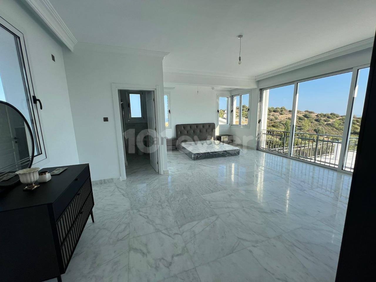 Girne/Karmi'de 2378 m² Arazi İçerisinde Satılık Super Lüks Villa