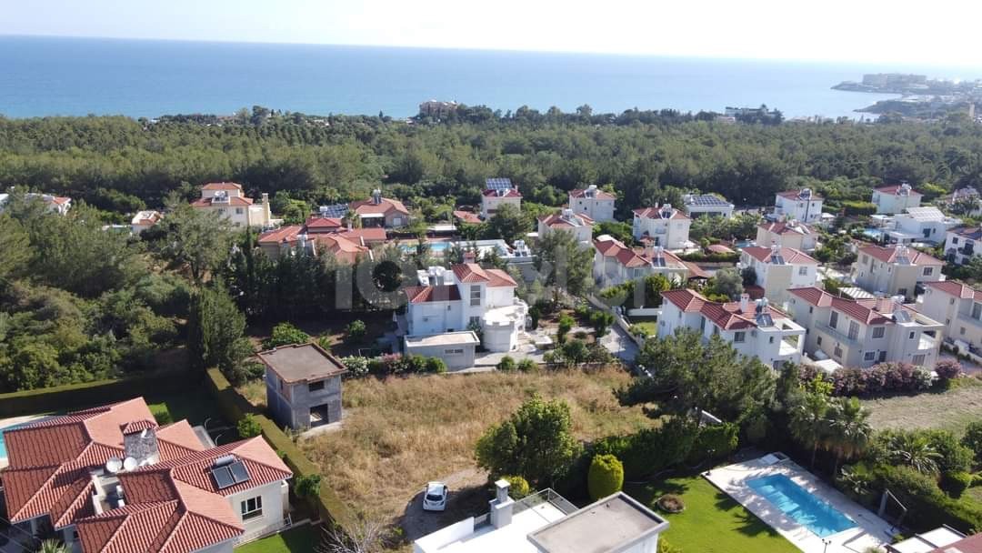 Girne'de Alsancak Milli Park Civarında Satılık Arsa