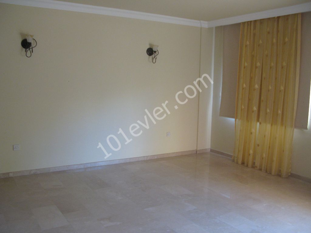 3 bedroom  flat  for  rent 