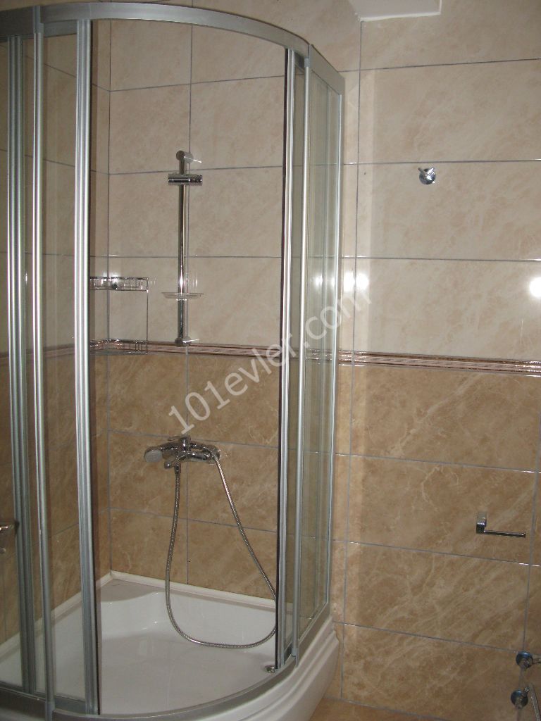 Girne  Merkez'de  kiralık 3+1 Daire(Eşyasız)