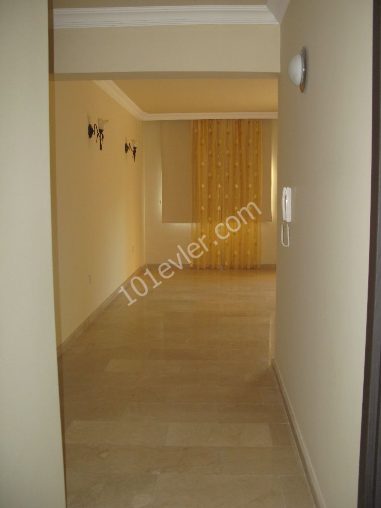 3 bedroom  flat  for  rent 