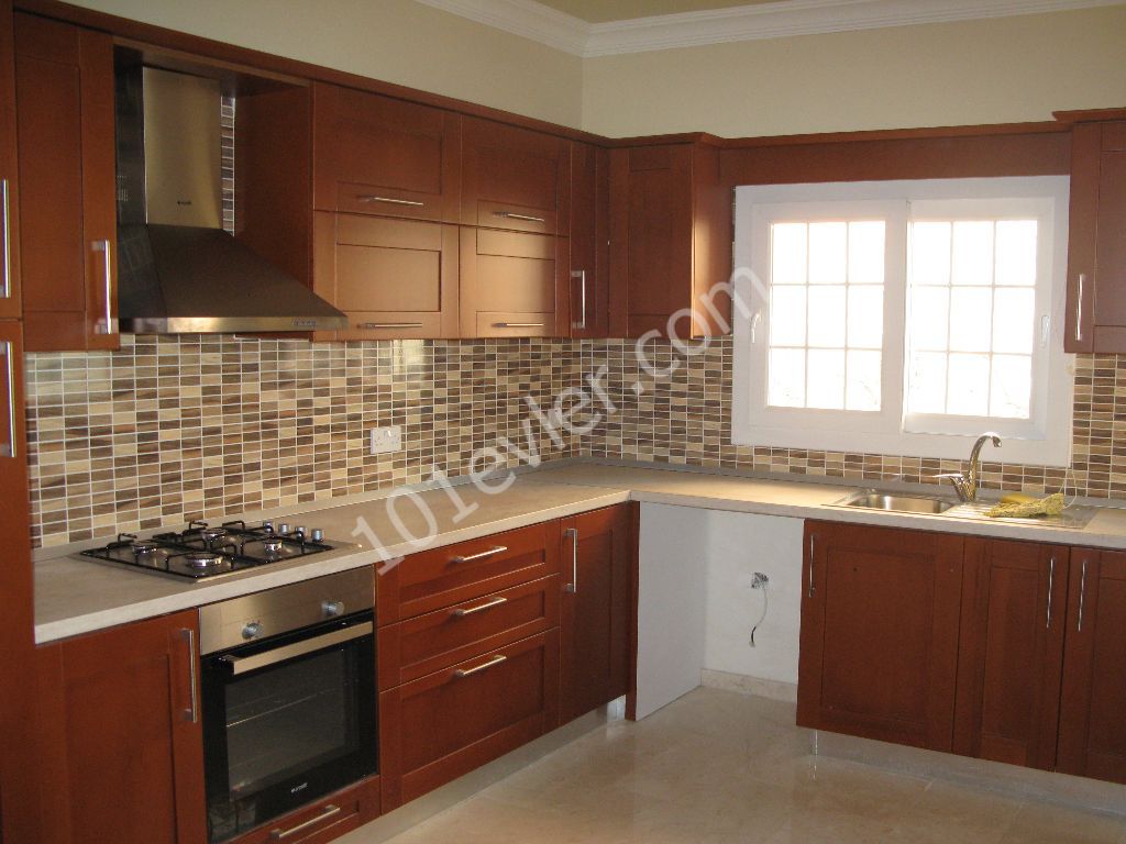 3 bedroom  flat  for  rent 