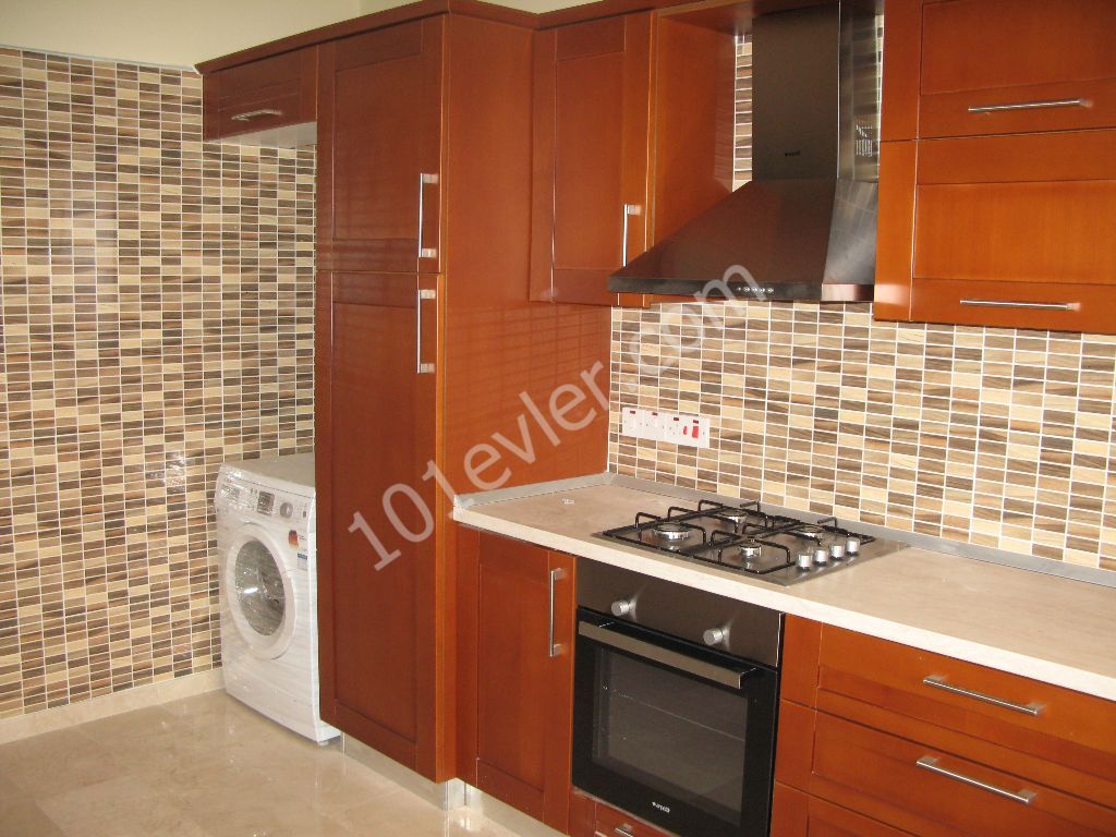 3 bedroom  flat  for  rent 