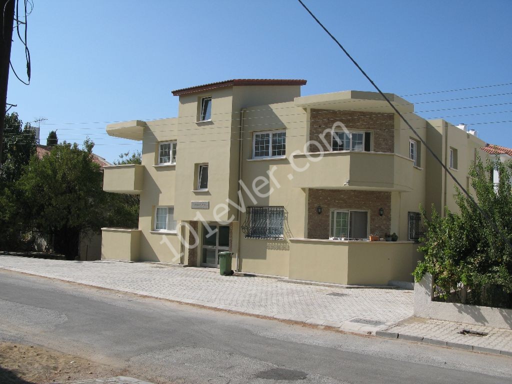 Girne  Merkez'de  kiralık 3+1 Daire(Eşyasız)