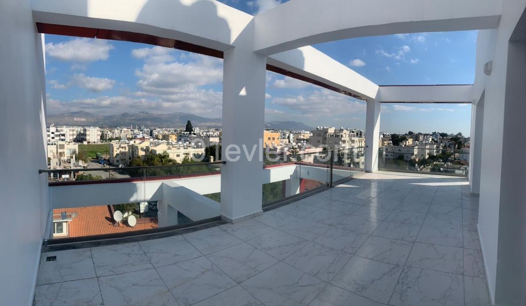 LEFKOŞA KAYMAKLI' DA SATILIK 2+1  PENTHOUSE DAİRE