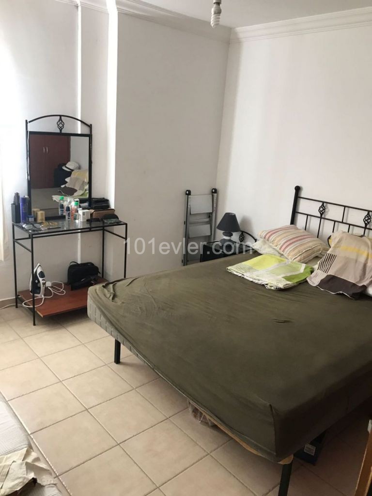 Apartment mit 1 Schlafzimmer ** 