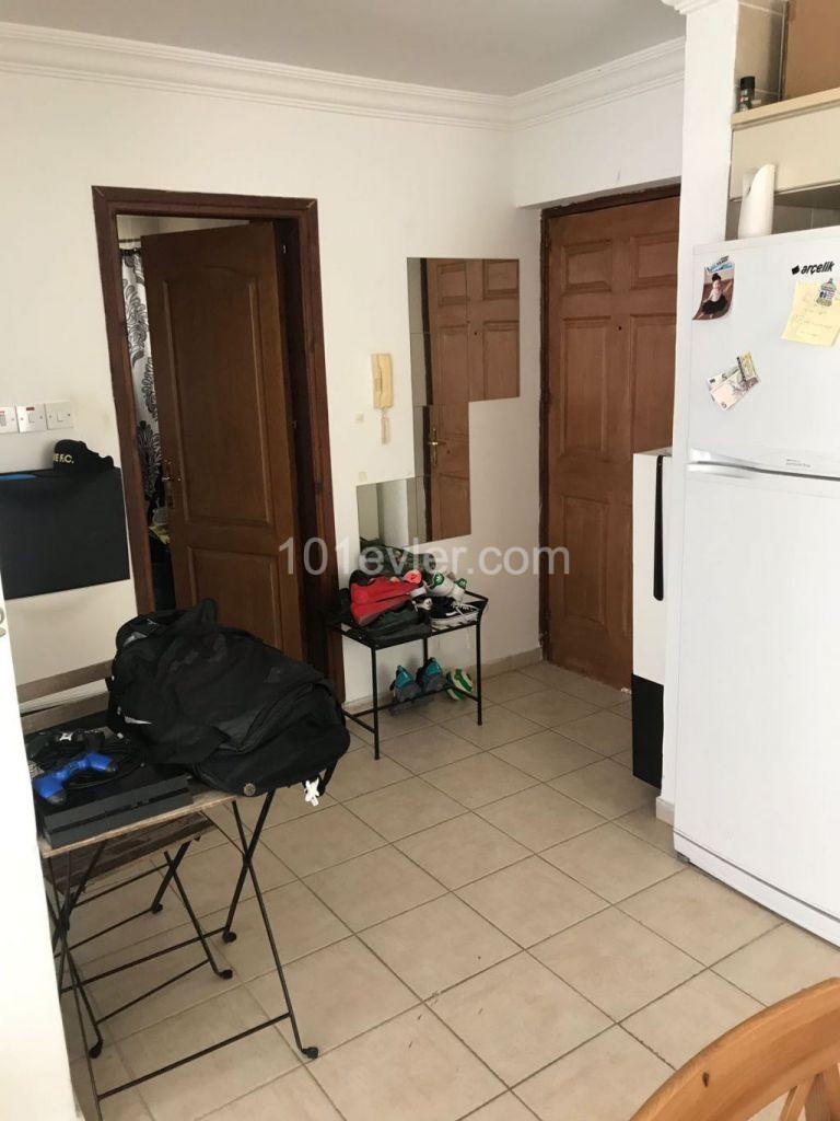 Apartment mit 1 Schlafzimmer ** 