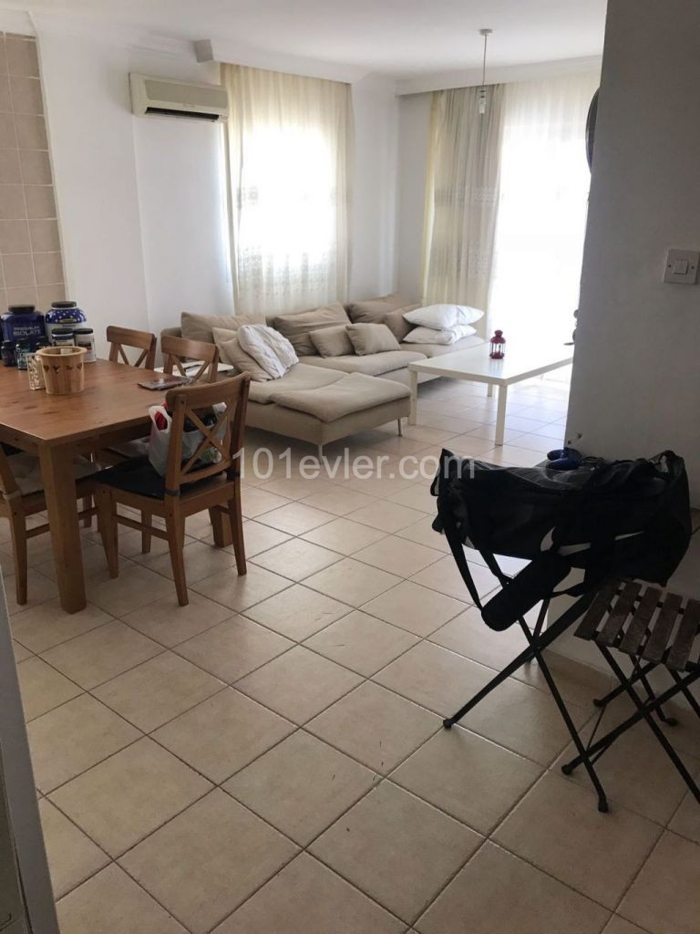 Apartment mit 1 Schlafzimmer ** 