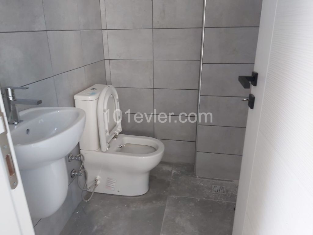 Cadde üzerinde Kiralık iş yeri 