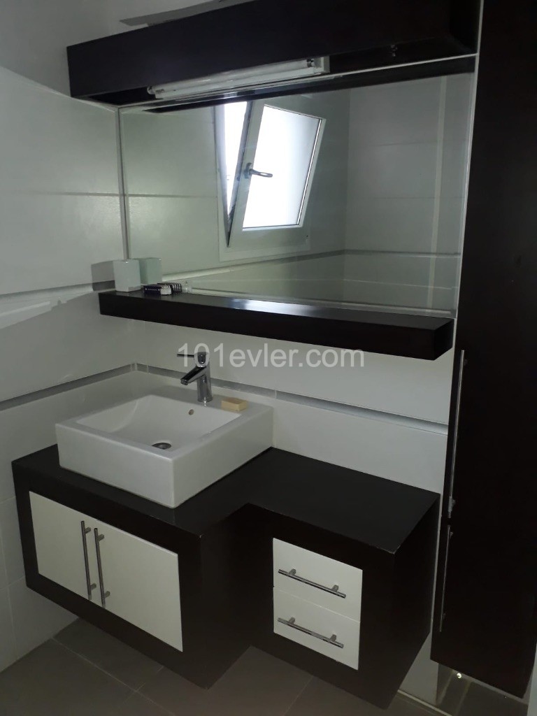 Penthouse To Rent in Aşağı Girne, Kyrenia