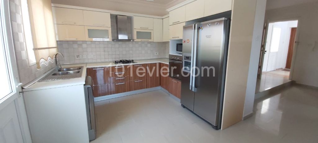 Flat To Rent in Alsancak, Kyrenia