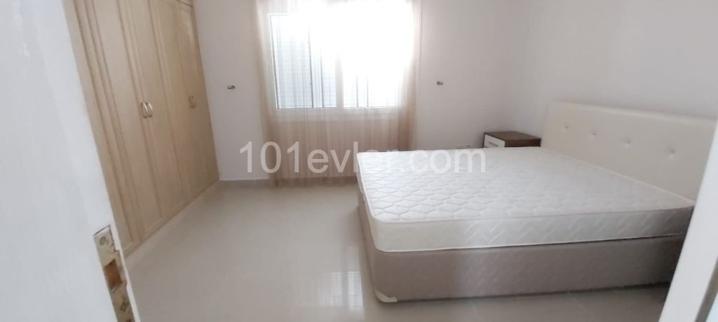 Flat To Rent in Alsancak, Kyrenia