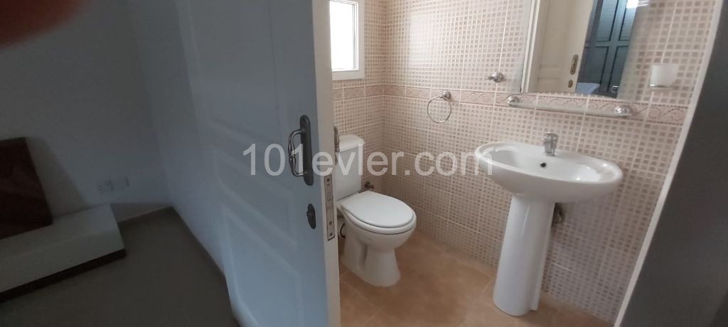 Flat To Rent in Alsancak, Kyrenia