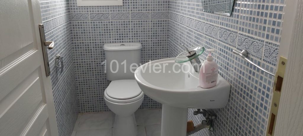 Flat To Rent in Alsancak, Kyrenia