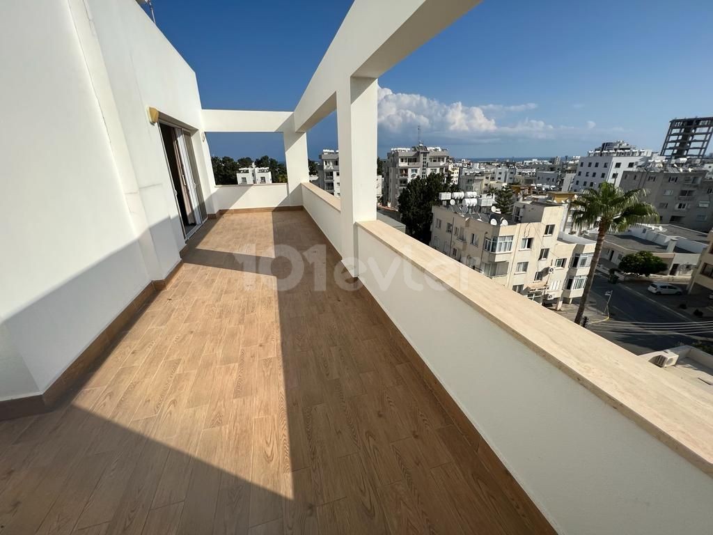 2 + 1 PENTHOUSE APARTMENT IN THE CENTER OF KYRENIA ** 