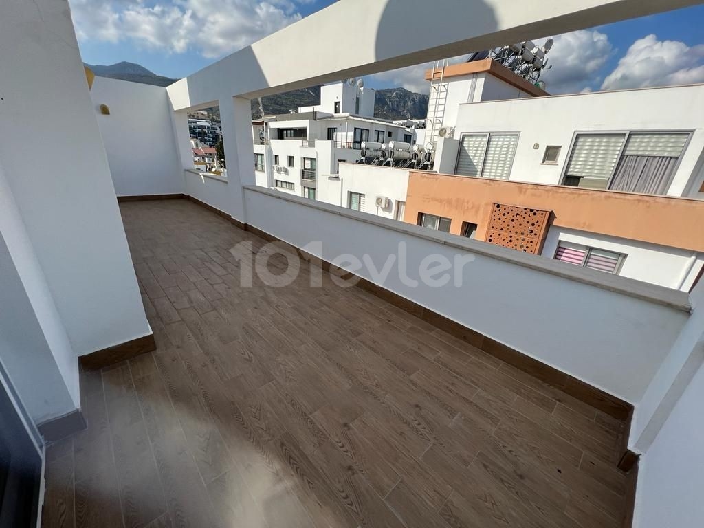 2 + 1 PENTHOUSE APARTMENT IN THE CENTER OF KYRENIA ** 