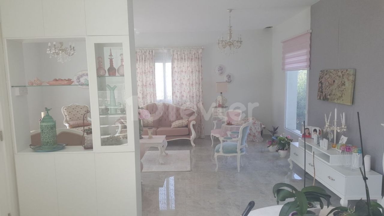 VILLA MIT MEERBLICK ZU VERKAUFEN IN DER REGION ZEYTINLIK-EDREMIT IN KYRENIA