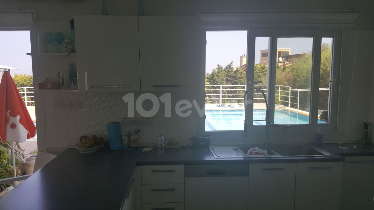 VILLA MIT MEERBLICK ZU VERKAUFEN IN DER REGION ZEYTINLIK-EDREMIT IN KYRENIA