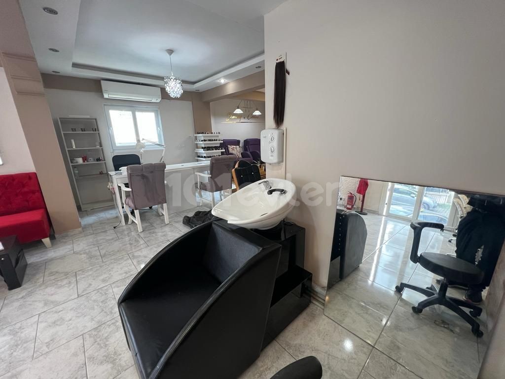 FULLY FURNISHED HAIRDRESSER - BEAUTY SALON FOR RENT IN CENTRAL GUINEA 