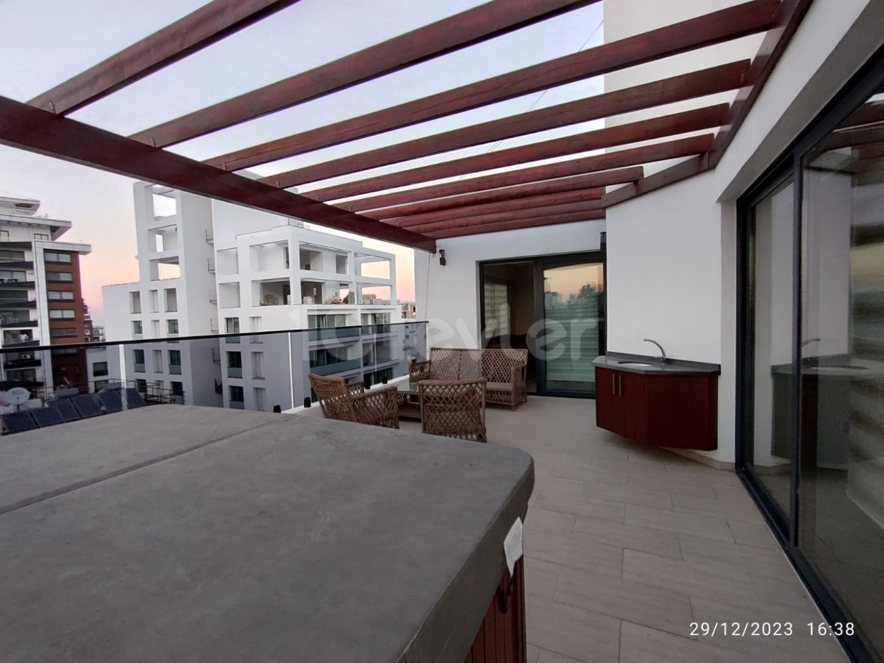  GİRNE MERKEZ DE  LÜKS KİRALİK PENTHOUSE DAİRE 