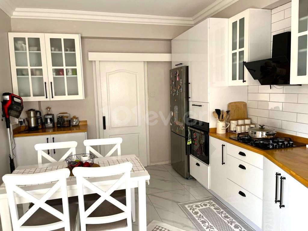3+1 FLAT FOR SALE IN KYRENIA CENTER NEAR THE MAIN STREET WITHOUT EXPENSES