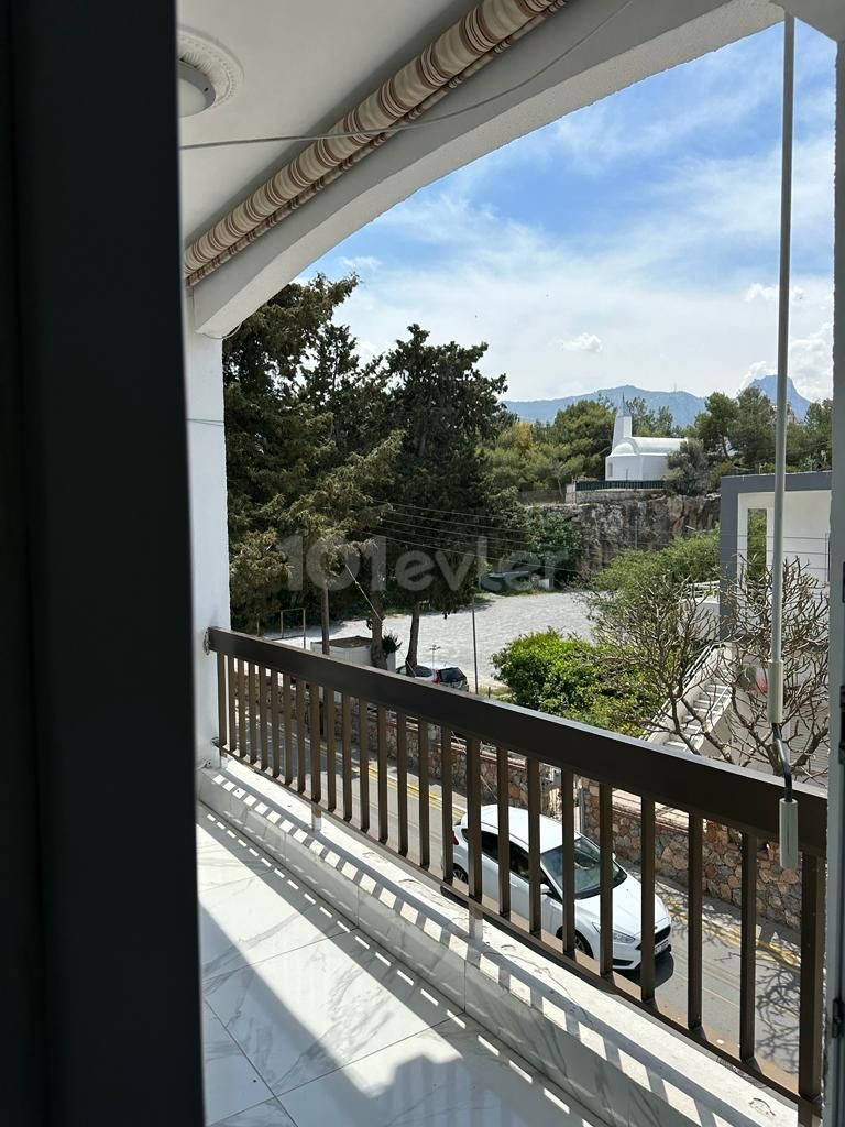 LARGE FLAT FOR RENT IN KYRENIA CENTER, 1 MIN WALKING DISTANCE TO THE OLD PORT