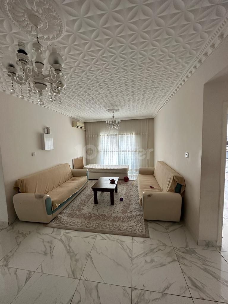 LARGE FLAT FOR RENT IN KYRENIA CENTER, 1 MIN WALKING DISTANCE TO THE OLD PORT