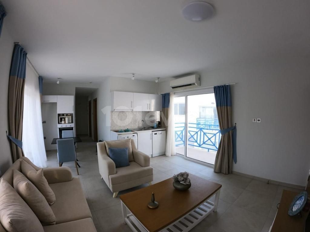 Unfurnished flat for rent in a complex with pool in Alsancak