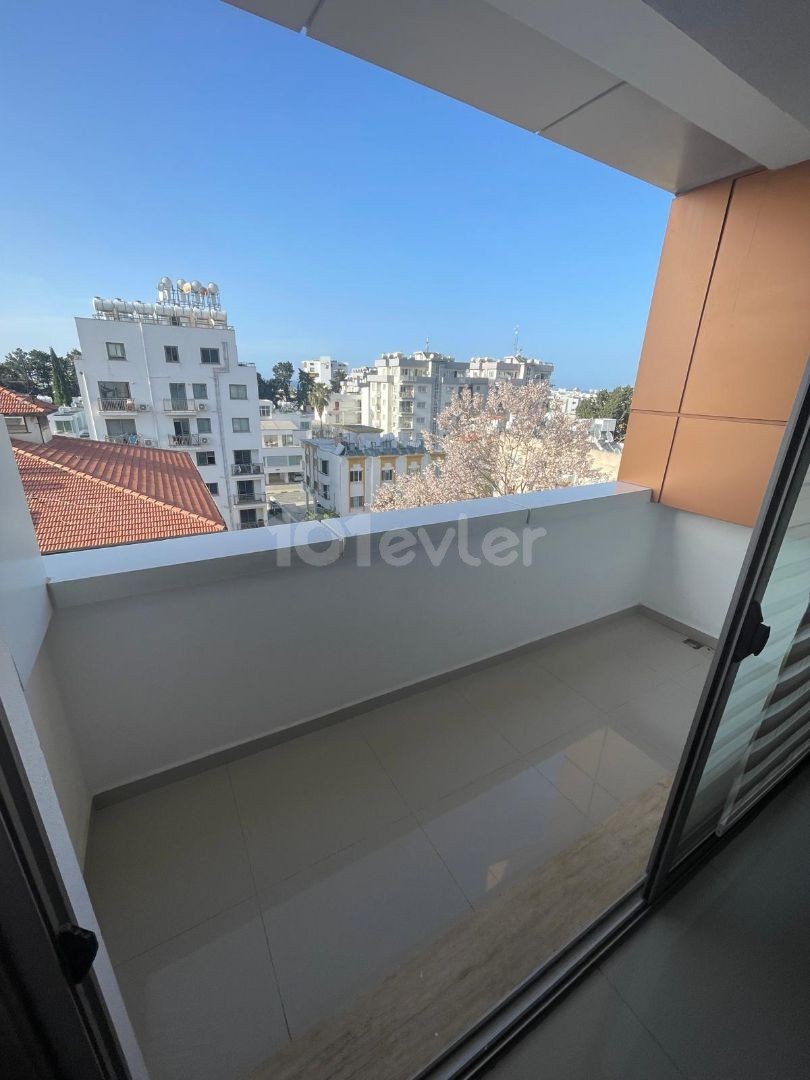 2+1 WOHNUNG ZU VERMIETEN IM KYRENIA CENTER