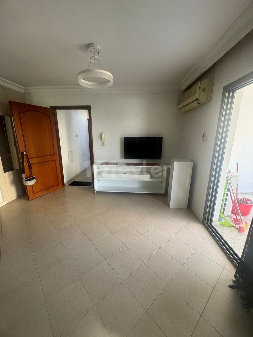 2+1 WOHNUNG ZU VERMIETEN IM KYRENIA CENTER