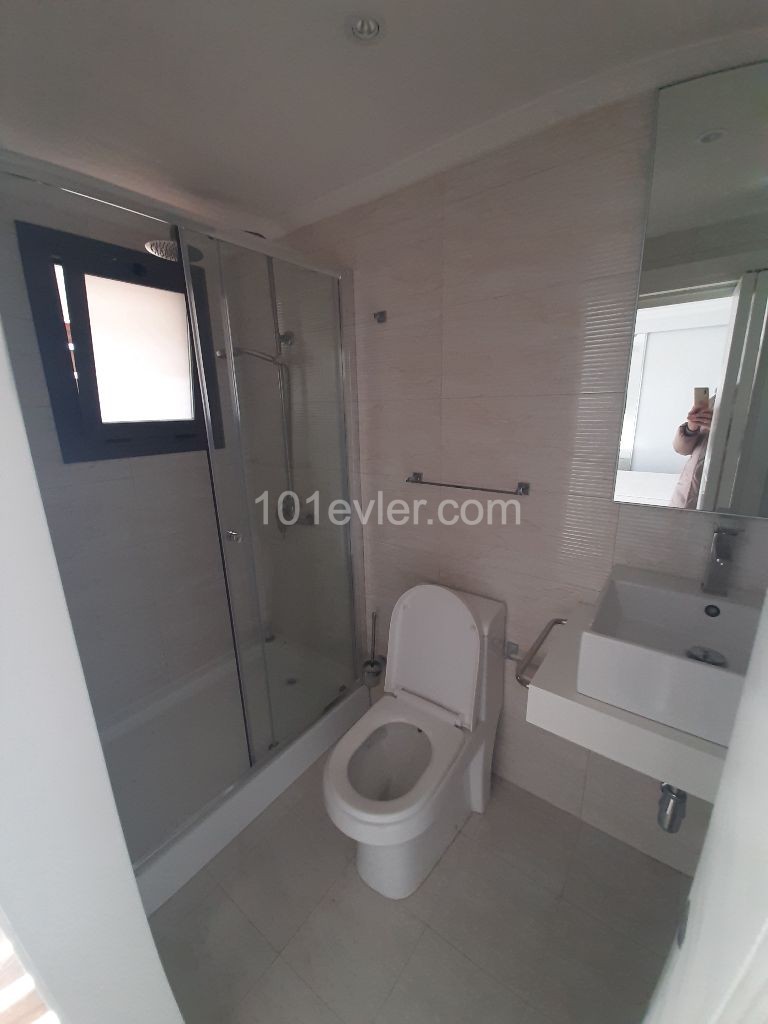 Zu verkaufen 2+1 LUKS DAIRE 115m2 im Zentrum von GIRNE ** 