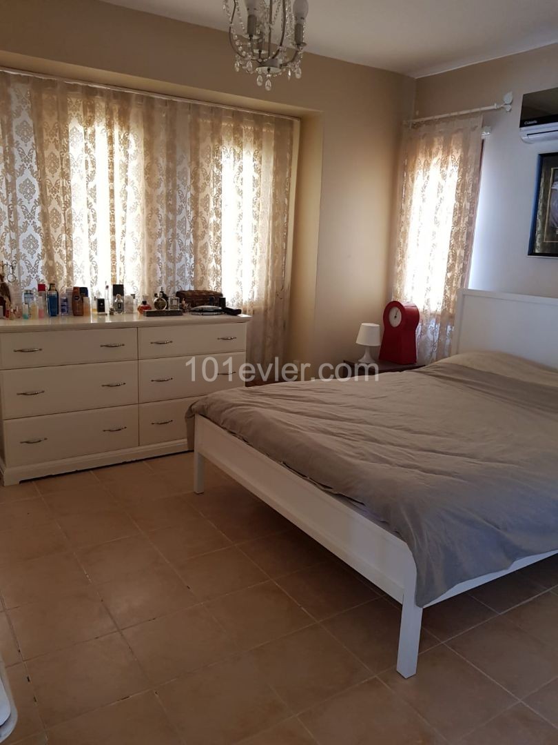 Kyrenia esentepei villa 3 + 1. Furnished, close to the sea. Deposit at 500 stg 10000tl.