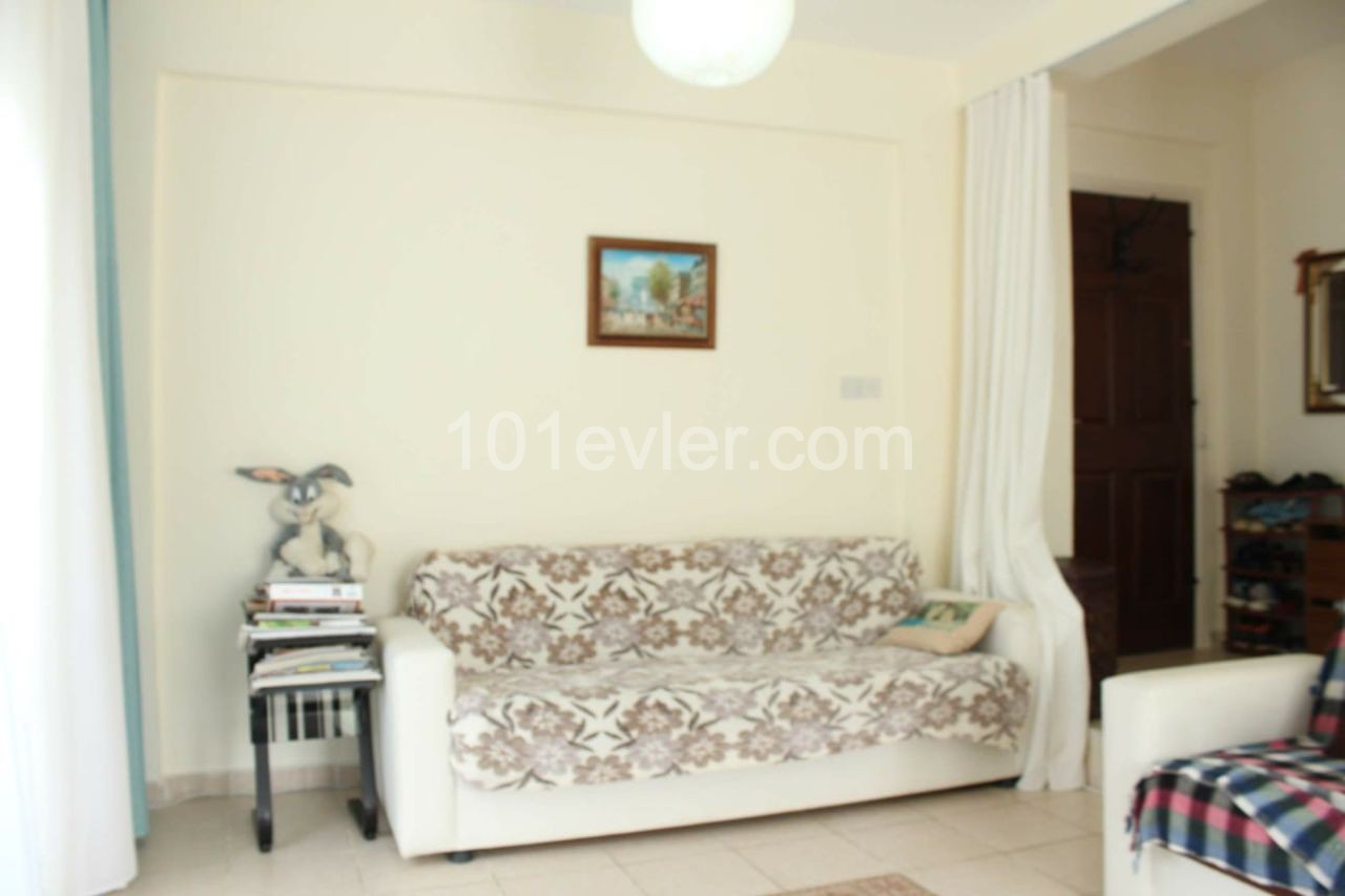 Apartment for sale in Alsancak 3 + 1 in municipal area, furnished, ground floor, garden, 7-year building