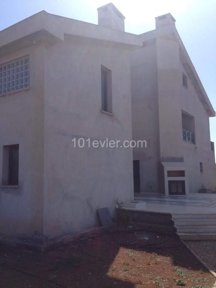 Villa for sale near Iskelese Cesar resort. Equivalent cob in a 2 decare plot