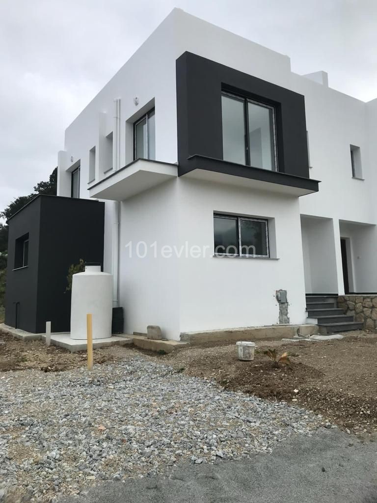 ÇATALKOY DE SATILIK YENI IKIZ VILLA  BAHCELI