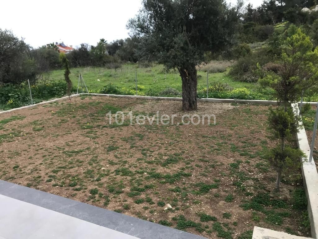 ÇATALKOY DE SATILIK YENI IKIZ VILLA  BAHCELI