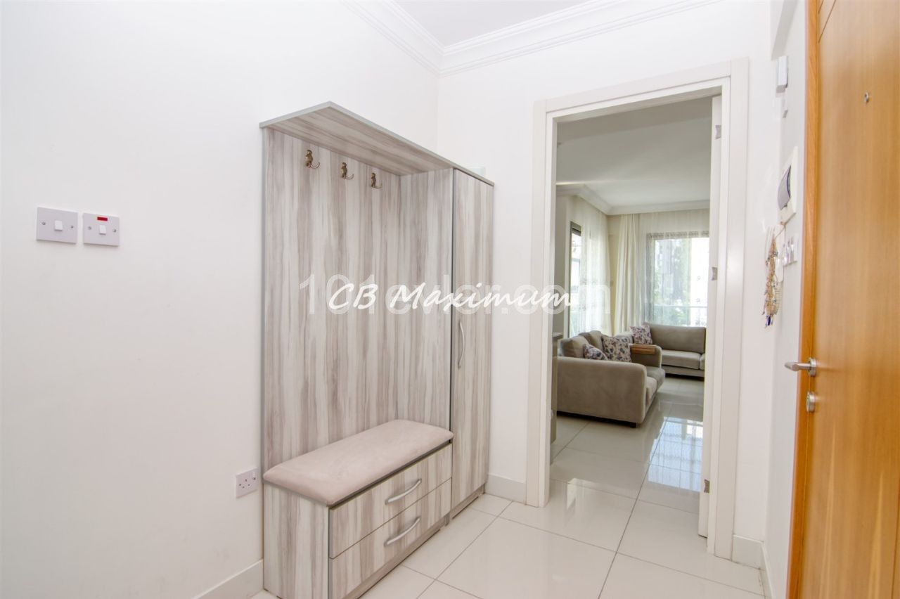 2 + 1 new apartment for emergency sale in the center of Kyrenia, the new old one is in very good condition ** 