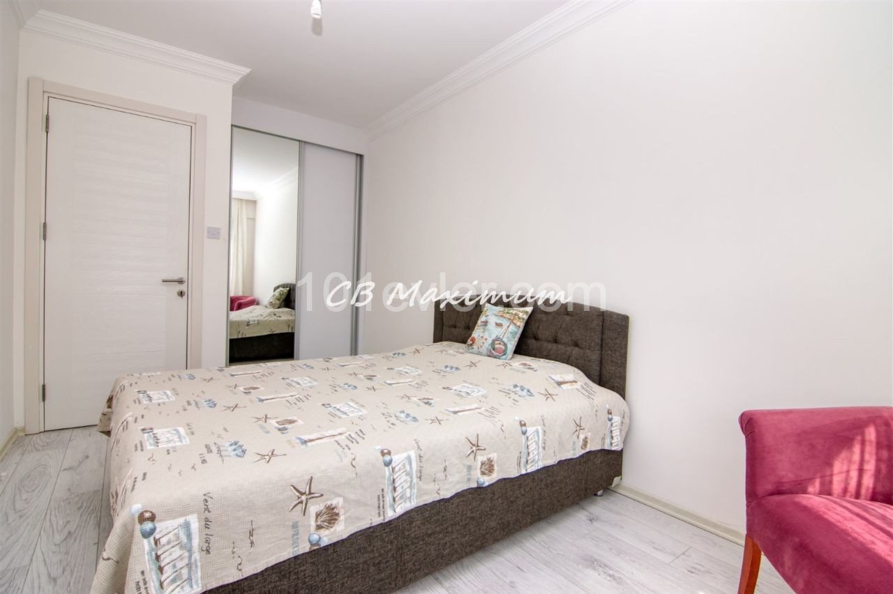 2 + 1 new apartment for emergency sale in the center of Kyrenia, the new old one is in very good condition ** 
