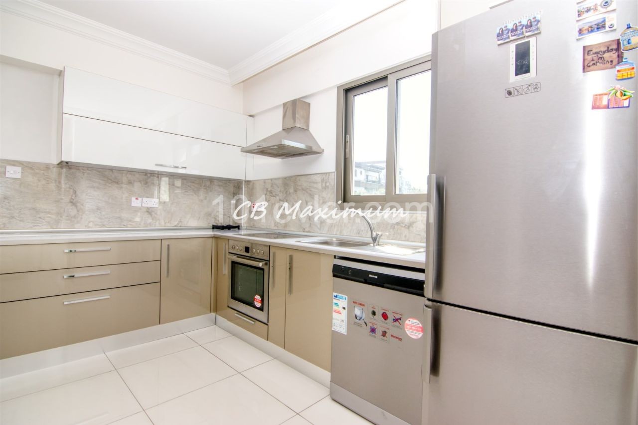 2 + 1 new apartment for emergency sale in the center of Kyrenia, the new old one is in very good condition ** 