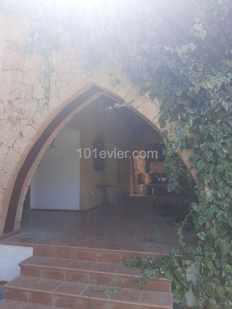 GIRNE MERKEZDE SATILIK VILLA 3+1 GIRNE YUKARI BOLGESINDE