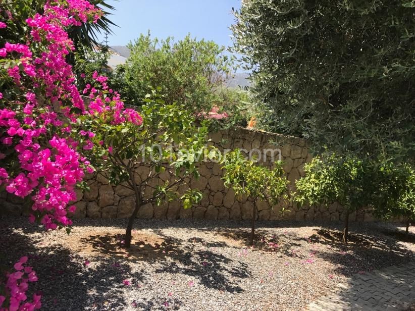 Villa for sale in the mountain town of Chatalkoy From Girne (Kyrenia) 15 minutes by car.