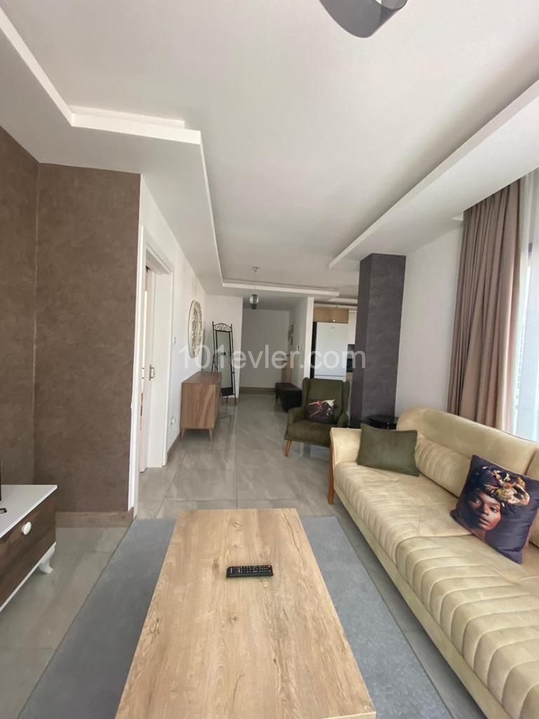 PENTHOUSE ZU VERMIETEN 1000 GBP IM ZENTRUM VON KYRENIA ** 