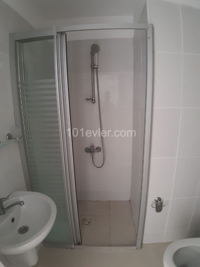 Girne merkezde kiralık 2+1 eşyalı. 2 deposit 1 Kira 1 hiizmet bedeli