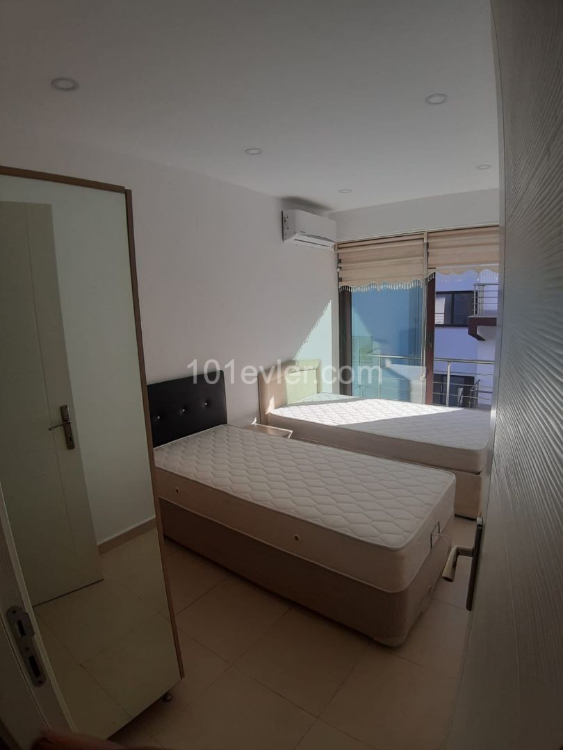 Girne merkezde kiralık 2+1 eşyalı. 2 deposit 1 Kira 1 hiizmet bedeli