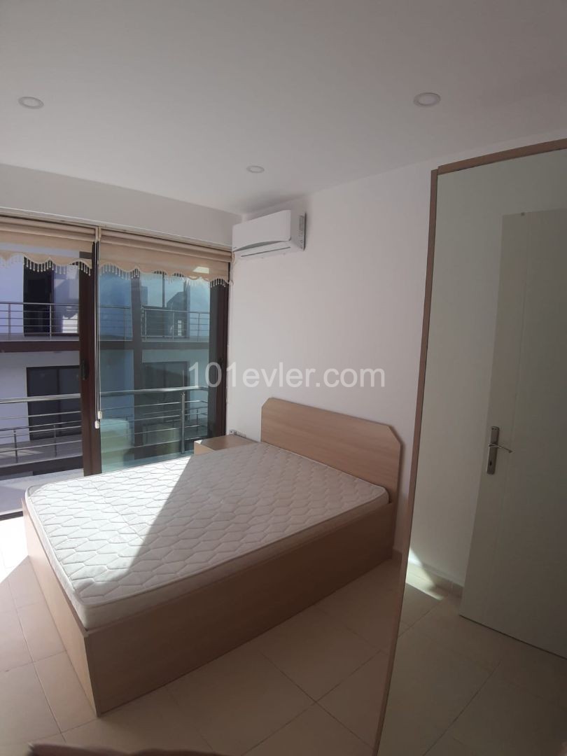 Girne merkezde kiralık 2+1 eşyalı. 2 deposit 1 Kira 1 hiizmet bedeli