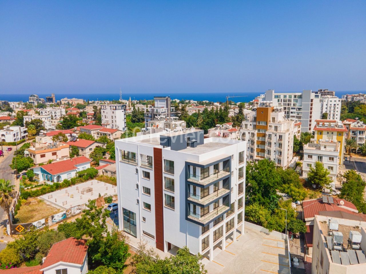 Apartments for sale in the center of Kyrenia 1+1, 2+1, 3+1 unfurnished ** 