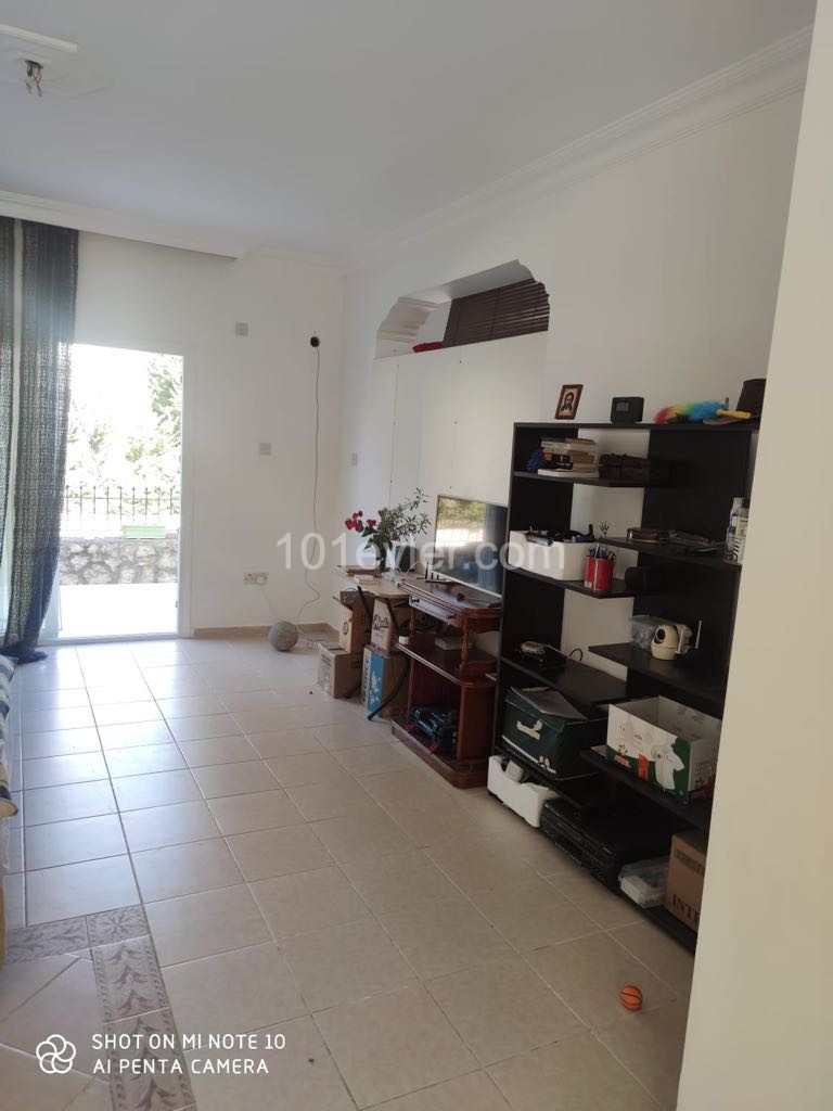 Kyrenia-Alsancak zu verkaufen Doppelvilla 3 + 1 Äquivalent COB , Garten ,110 Quadratmeter , ohne Gegenstände. ** 