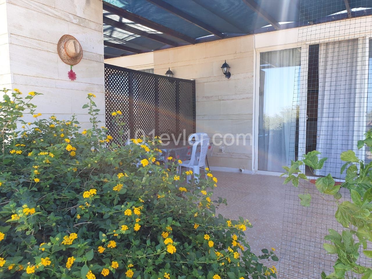 CLOSE TO KYRENIA ESENTEPE, 74 000 GPB 3+1 FLAT FOR SALE ** 