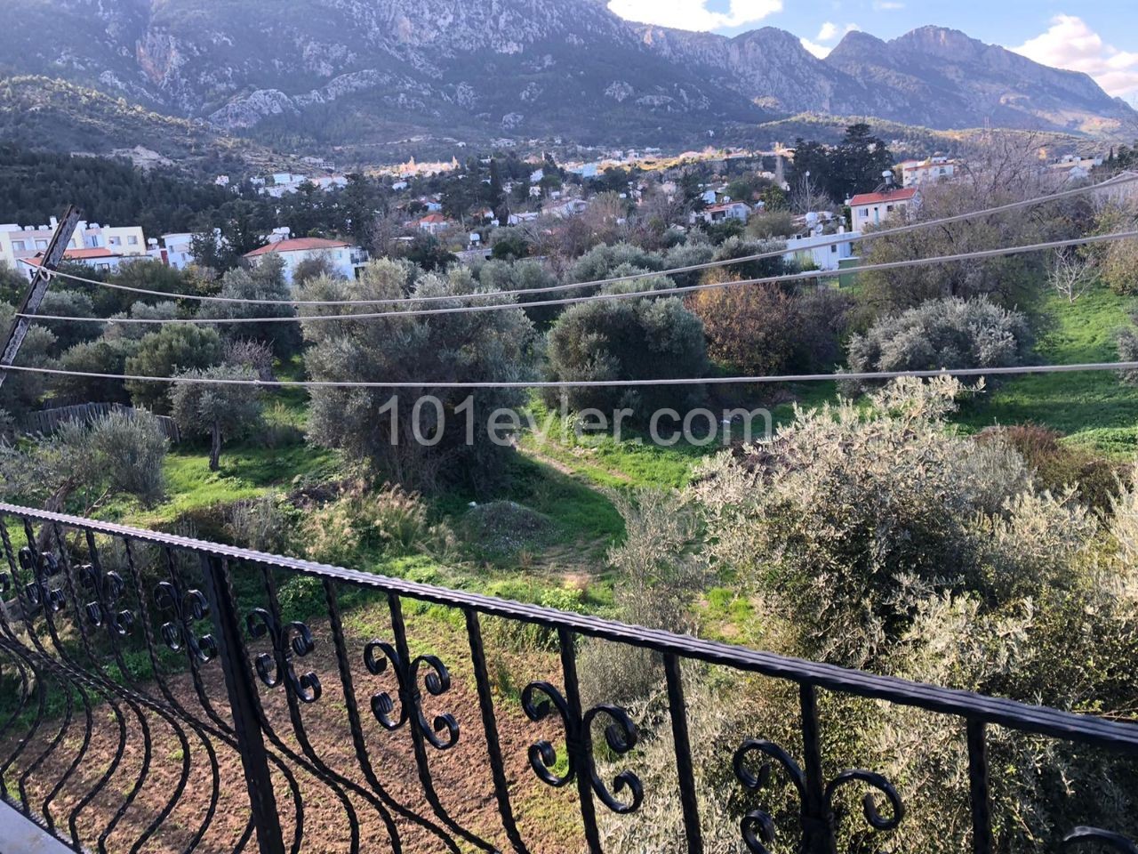 Flat for sale in Kyrenia -Lapta 2+1 . Furnished ** 